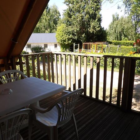 Camping Smile & Braudieres Mezieres-sous-Lavardin Exterior foto
