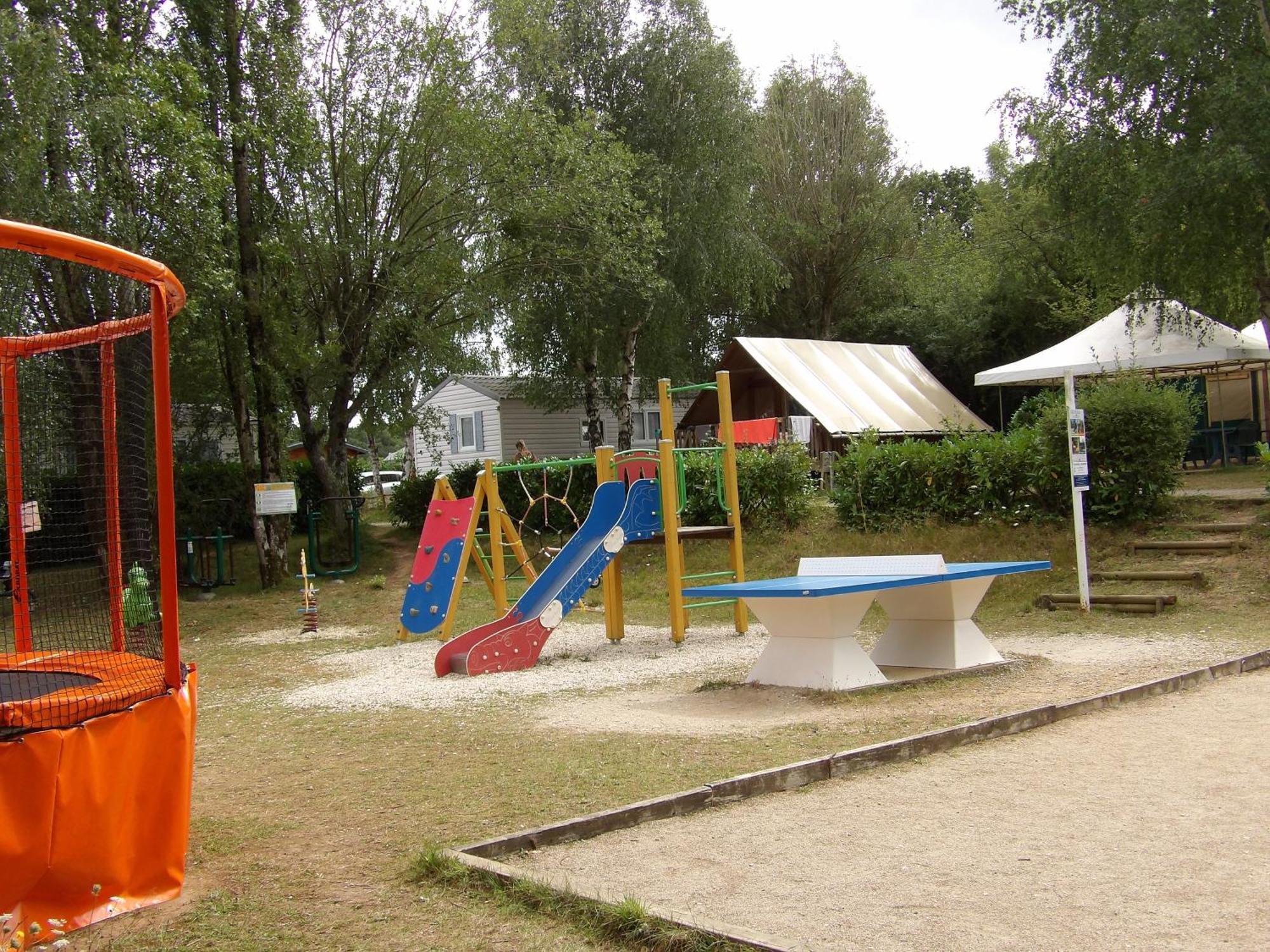 Camping Smile & Braudieres Mezieres-sous-Lavardin Exterior foto