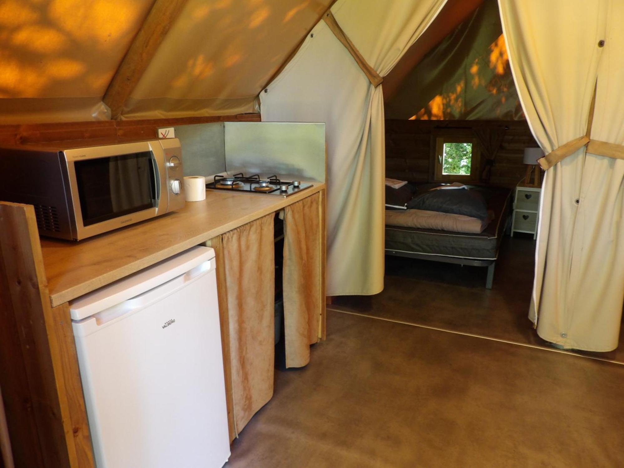 Camping Smile & Braudieres Mezieres-sous-Lavardin Exterior foto