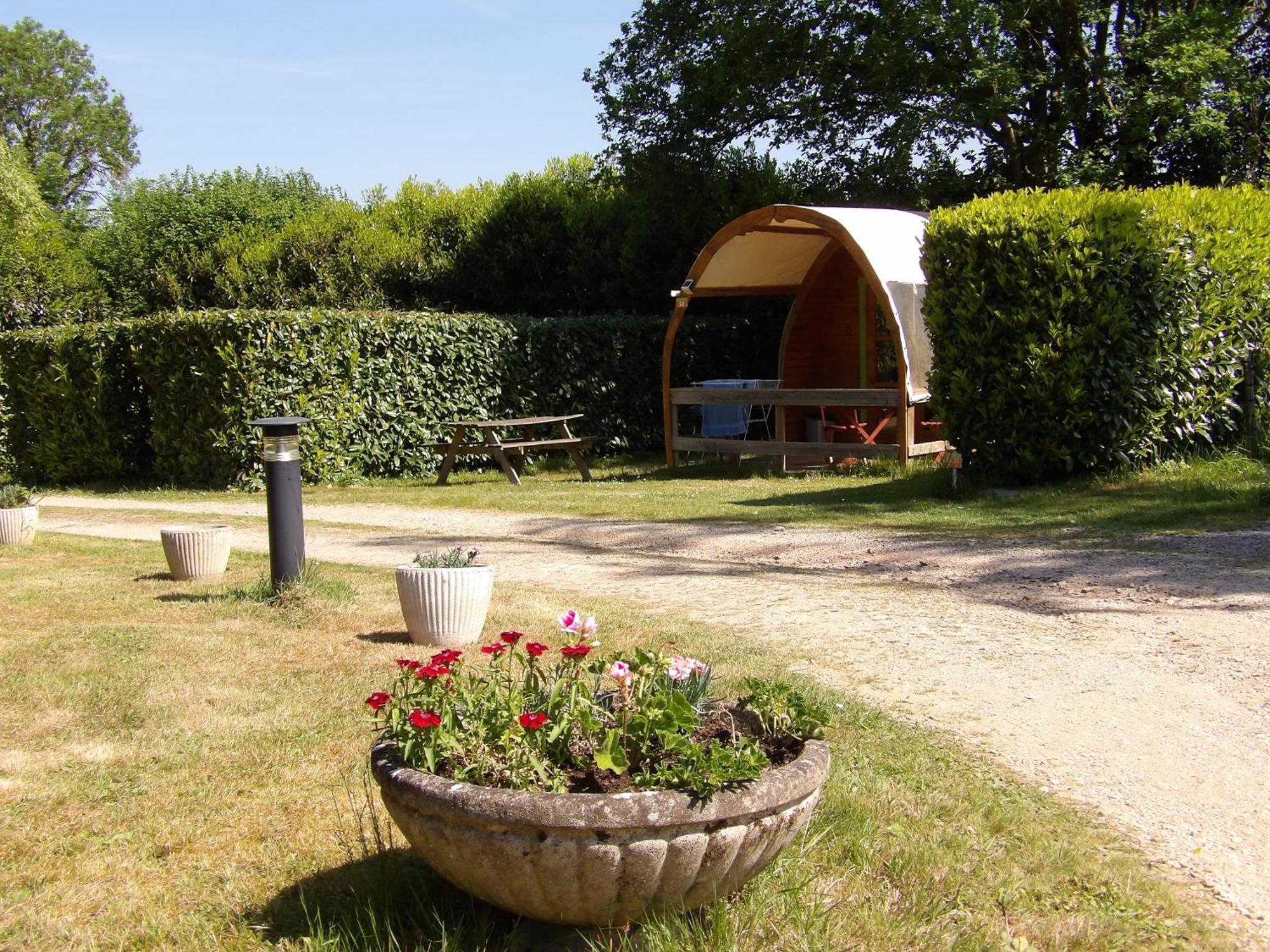 Camping Smile & Braudieres Mezieres-sous-Lavardin Exterior foto