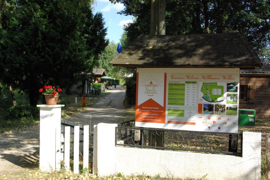 Camping Smile & Braudieres Mezieres-sous-Lavardin Exterior foto